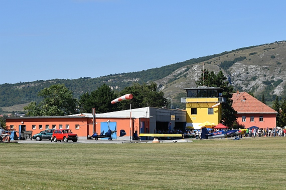 Flugplatzfest Spitzerberg 2016 Huber Austrian Wings Media Crew Tower Besucher Gebäude DSC_0093