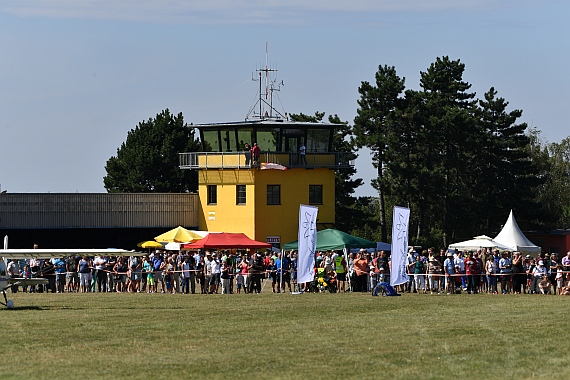 Flugplatzfest Spitzerberg 2016 Huber Austrian Wings Media Crew Tower Kontrollturm Besucher DSC_0044