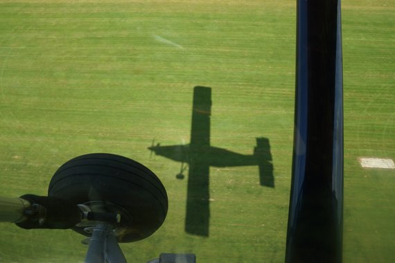 Schatten der Pilatus Porter - Absetzmaschine für die Fallschirmspringer. Schatten der Pilatus Porter - Absetzmaschine für die Fallschirmspringer.