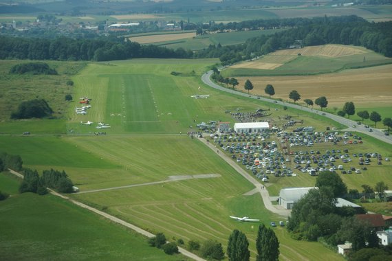 Flugplatzfest Völtendorf 2016 20160807_285_LOAD_Anflug mit Pilatus Porter_Foto Anton Wildberger