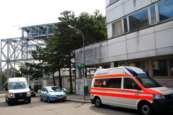 Kein Zwischentransport per Krankenwagen mehr notwendig - Trauma-Patienten erreichen den Schockraum künftig direkt von der Plattform aus.