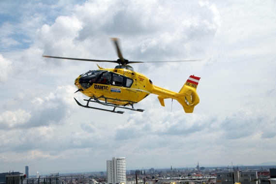 Über die Betriebsleitung des Krankenhauses wird sichergestellt, dass das neue Helipad rund um die Uhr angeflogen werden kann.