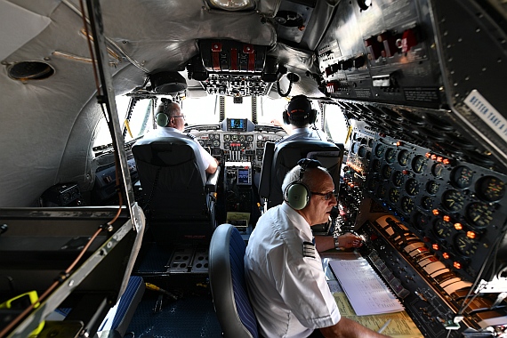 DSC_0188 HB-RSC Breitling Super Constellation Piloten und Flugingenieur im Cockpit Foto Huber Austrian Wings Media Crew DSC_0188 HB-RSC Breitling Super Constellation Piloten und Flugingenieur im Cockpit Foto Huber Austrian Wings Media Crew