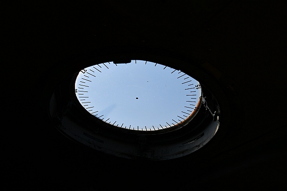 Astrokuppel im Dach der Maschine - in den 1950er Jahren bestimmte der Navigator die Position der Maschine nach den Sternen!
