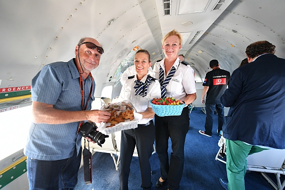 Sogar Bordservice gibt es in der Super Connie - die meisten Gäste haben allerdings keine Zeit, um es in Anspruch zu nehmen.