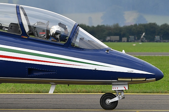 DSC_0319 Frecce Tricolori winkender Pilot Airpower 2016 Foto Huber Austrian Wings Media Crew