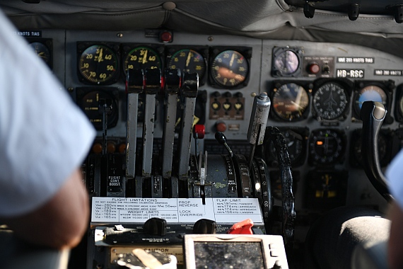 DSC_0334 HB-RSC Breitling Super Constellation Foto Huber Austrian Wings Media Crew Cockpit Throttle Quadrant GAshebel