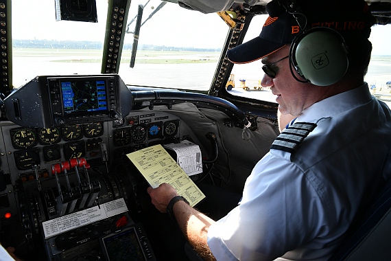 DSC_0379 HB-RSC Breitling Super Constellation Foto Huber Austrian Wings Media Crew Pilot Checkliste