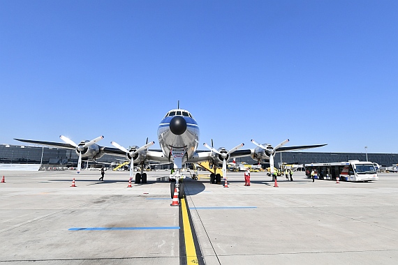 DSC_0400 HB-RSC Breitling Super Constellation Foto Huber Austrian Wings Media Crew am Flughafen Wien