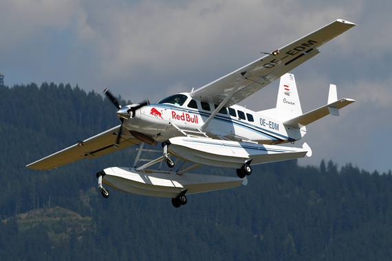 RedBull Cessna 208 Caravan OE-EDM - Foto Austrian Wings Media Crew
