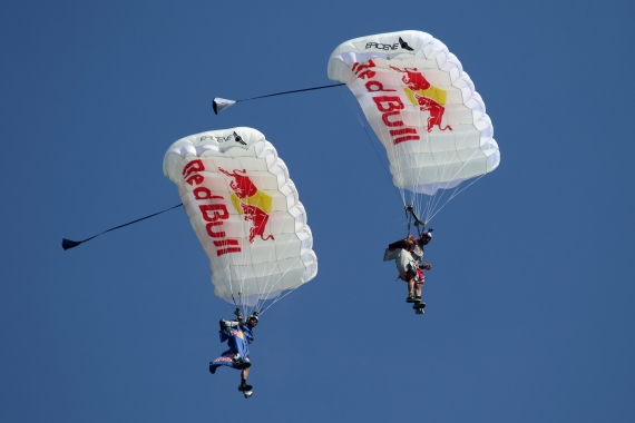 Fallschirme Red Bull Zeltweg 2016_Robert Erenstein Skydiver Airpower 2016