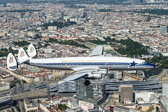 HB-RSC Breitling Super Constellation über Wien Credit Dietmar Schreiber via PR International