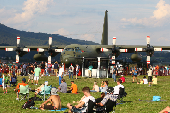 Publikum Herkules Airpower 2016 Foto Christian Zeilinger Austrian Wings Media Crew