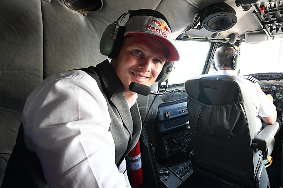 Skispringer Thomas Morgenstern war ebenfalls an Bord der Super Connie, als diese Freitagnachmittag zu einem Rundflug mit geladenen Gästen abhob. Zunächst hatte Breitling überlegt, den Flug wegen des tragischen Absturzes von Hannes Arch abzusagen - denn