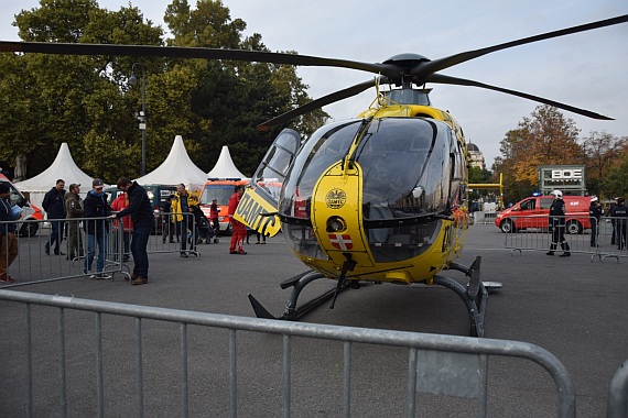 oeamtc-notarzthubschrauber-christophorus-9-anflug-rathausplatz-24102016-foto-falkensteiner-austrian-wings-media-crew_002