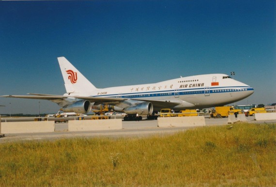 Die staatliche Air China (nicht zu verwechseln mit China Airlines) mit einer 747SP in Wien