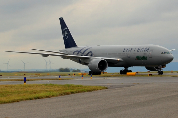 alitalia-boeing-777-200-ei-ddh-skyteam-farben-foto-kevin-schrenk-fuer-austrian-wings alitalia-boeing-777-200-ei-ddh-skyteam-farben-foto-kevin-schrenk-fuer-austrian-wings