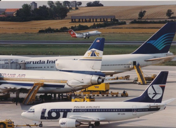 boeing-747-200-garuda-indonesia-foto-archiv-flughafen-wien