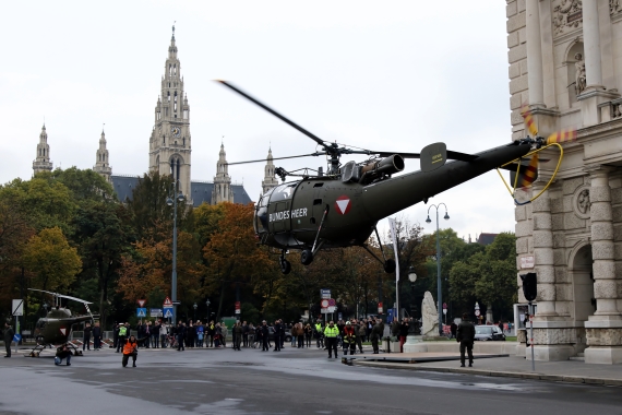 bundesheer-alouette-iii-nationalfeiertag-2016-zentrum-wien-211016-robert-erenstein bundesheer-alouette-iii-nationalfeiertag-2016-zentrum-wien-211016-robert-erenstein