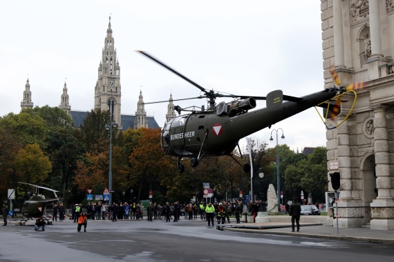 bundesheer-alouette-iii-nationalfeiertag-2016-zentrum-wien-211016-robert-erenstein