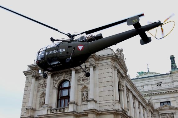 bundesheer-alouette-iii-nationalfeiertag-2016-zentrum-wien_6-alouette-iii-211016-robert-erenstein