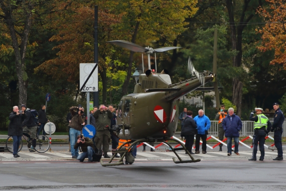 bundesheer-oh-58-kiowa-nationalfeiertag-2016-zentrum-wien_5-oh58-211016-robert-erenstein