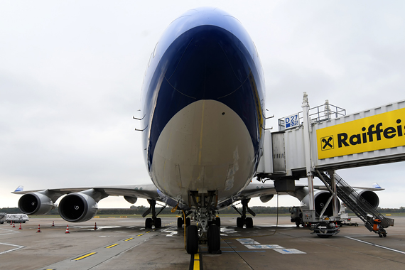 Frontalansicht - der Jumbo ist zeitlos elegant - Foto: Austrian Wings Media Crew