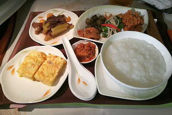 Bereits beim Frühstück kann aus einer asiatischen (Bild) oder europäischen Variante gewählt werden.