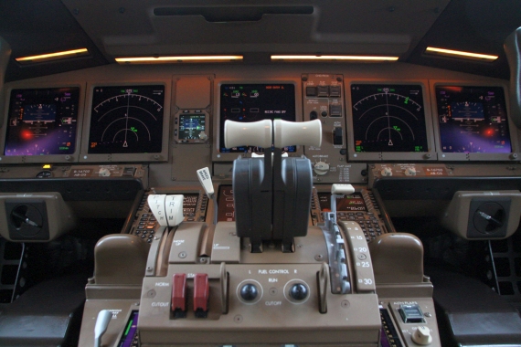 EVA Air Boeing 777, B777, Reg. B-16702, Cockpit, Schubhebel - Foto: Aig / Austrian Wings Media Crew