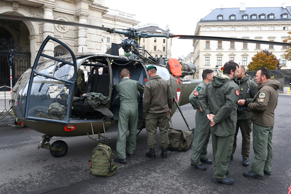 Bundesheer "Alouette" III beim Burgtheater - Foto: Austrian Wings Media Crew