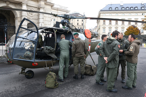 Bundesheer "Alouette" III beim Burgtheater - Foto: Austrian Wings Media Crew Bundesheer "Alouette" III beim Burgtheater - Foto: Austrian Wings Media Crew