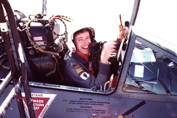 Rolf Stünkel im Cockpit eines Starfighters. Seine Erinnerungen an diese Zeit hat er in dem Buch "Mach 2 - meine Jahre im Cockpit des Starfighters" zu Papier gebracht. Das Werk kommt in Kürze in einer überarbeiteten Auflage beim Verlag Tredition heraus. Rolf Stünkel im Cockpit eines Starfighters. Seine Erinnerungen an diese Zeit hat er in dem Buch "Mach 2 - meine Jahre im Cockpit des Starfighters" zu Papier gebracht. Das Werk kommt in Kürze in einer überarbeiteten Auflage beim Verlag Tredition heraus.