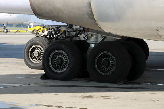 maingear hauptfahrwerk China Airlines boeing 747-400 Foto Austrian Wings Media Crew