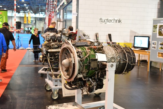modellbaumesse-2016-huber-austrian-wings-media-crew-triebwerk-saab-105-am-stand-der-bfs-fuer-flugtechnik-langenlebarn-dsc_0827 modellbaumesse-2016-huber-austrian-wings-media-crew-triebwerk-saab-105-am-stand-der-bfs-fuer-flugtechnik-langenlebarn-dsc_0827