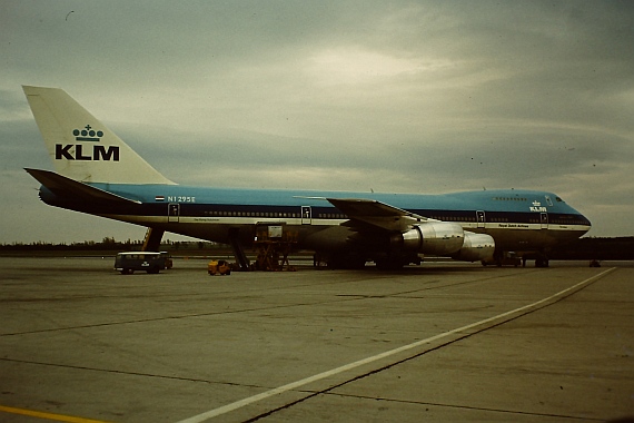 Noch US-amerikanisch registrierte 747 der KLM in Wien - Foto: Wolfgang Pilss