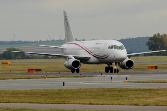 suchoi-superjet-cityjet-ei-fwb-erstlandung-wien-12102016-foto-kevin-schrenk-fuer-austrian-wings_02