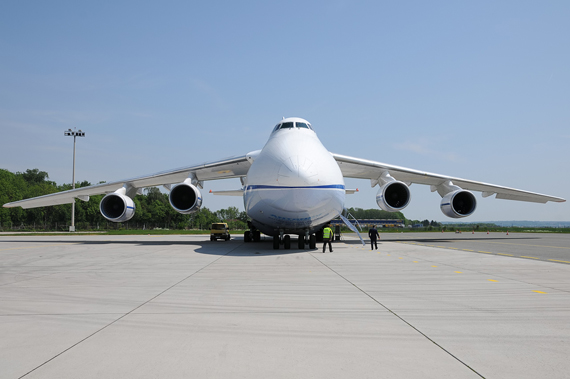 Die AN 124 (Bild) und die C-5 Galaxy zählen zu den größten Transportflugzeugen der Welt - Foto: Austrian Wings Media Crew