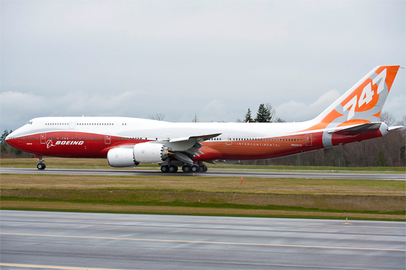 Die 747-8I bei Rollversuchen mit hoher Geschwindigkeit - Foto: Boeing