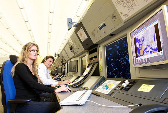 Fluglotsen bei der Arbeit - Foto: Austro Control