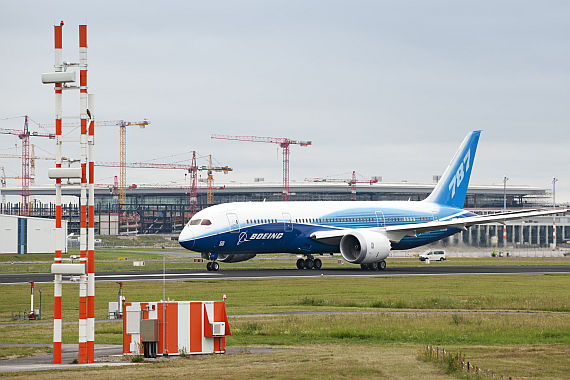 Dreamliner in Berlin-Schönefeld - Foto: Günter Wicker