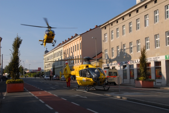 Christophorus 9 und Christophorus 3 in Schwechat - Foto: P. Radosta / Austrian Wings