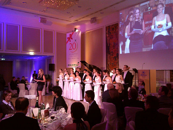 Traditionelle "Schwarz-Weiß"-Eröffnung der EVA AIR Gala - Foto: Austrian Wings Media Crew Traditionelle "Schwarz-Weiß"-Eröffnung der EVA AIR Gala - Foto: Austrian Wings Media Crew
