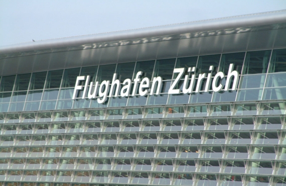 Flughafen Zürich Airside Center – Foto: Wikimedia Commons