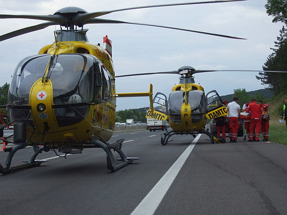 Christophorus 9 und Christophorus 2 im Einsatz auf der Südautobahn bei Wöllersdorf - Foto: ÖAMTC (Christophorus 9)