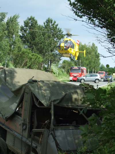 ÖAMTC Notarzthubschrauber im Anflug auf die Unfallstelle - Foto: ÖAMTC