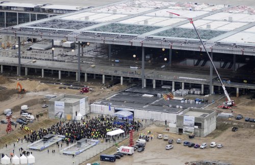 Noch eine Baustelle, ab 2012 in Betrieb: BBI Airport bei Berlin - Foto: Berliner Flughäfen