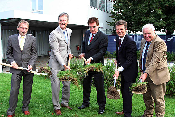 Spatenstich für den Tower-Neubau - Foto: Flughafen Salzburg