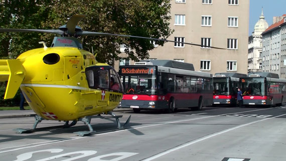 Christophorus 9 bei einem Einsatz am Südtiroler Platz - Foto: M. Klein / Austrian Wings