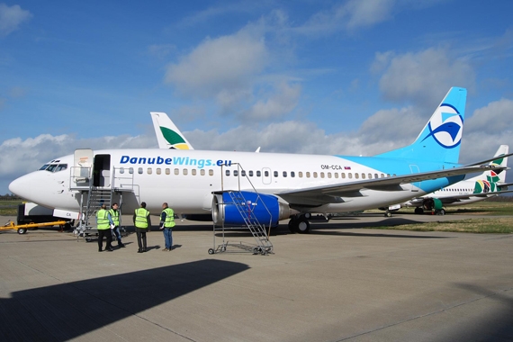 Boeing 737-300 von DanubeWings