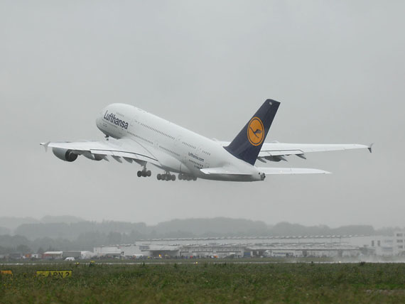 Lufthansa A380 beim Start in Linz - Foto: P. Radosta / Austrian Wings